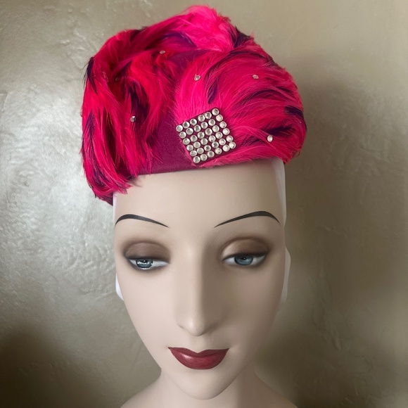 COLORFUL 1960's RASPBERRY FELT & FUCHSIA/NAVYFEATHER HAT WITH RHINESTONE TRIM